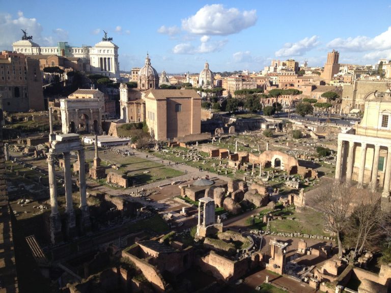 从帕拉蒂尼山看到的古罗马广场