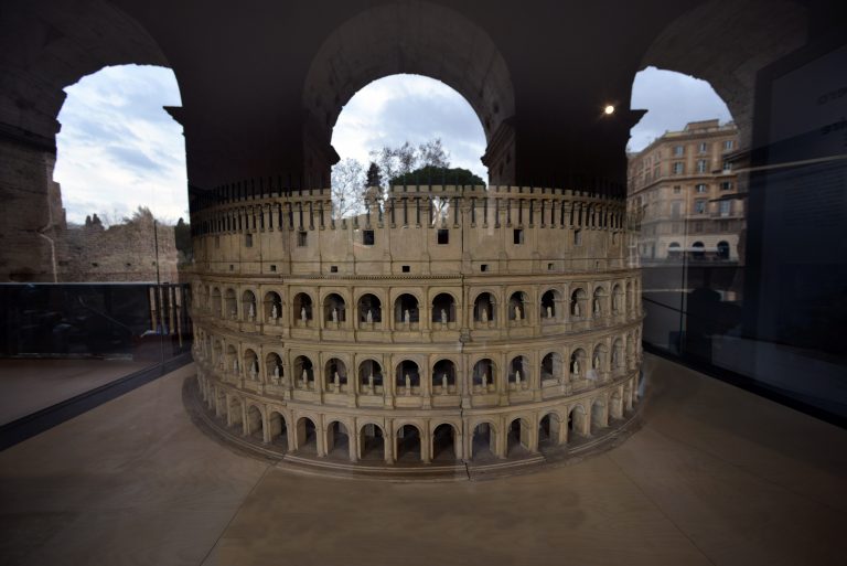 Modello in legno del Colosseo