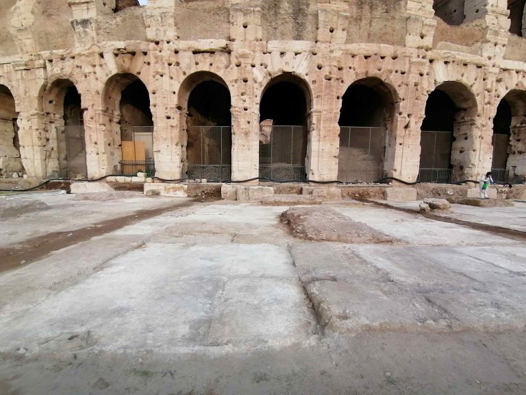 Restoration of the floor surfaces in Piazza del Colosseo